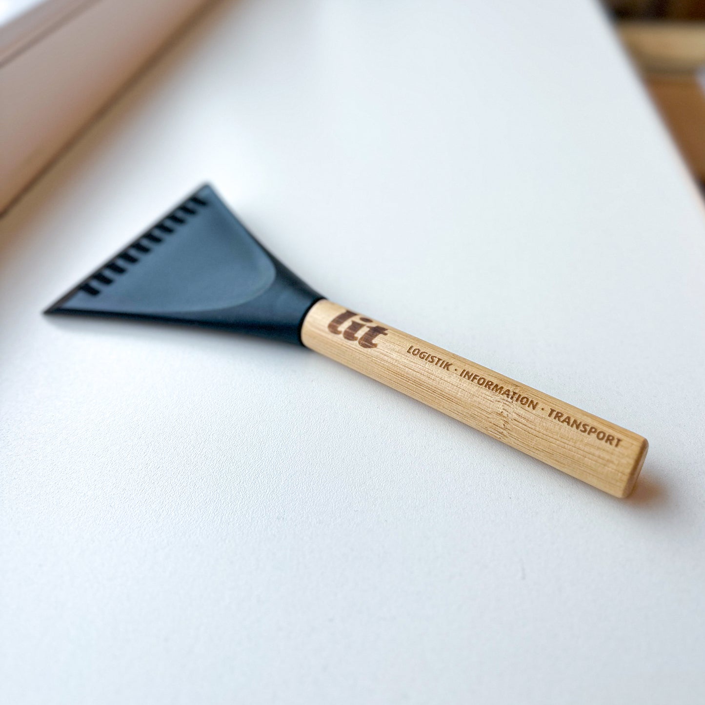 Ice scraper